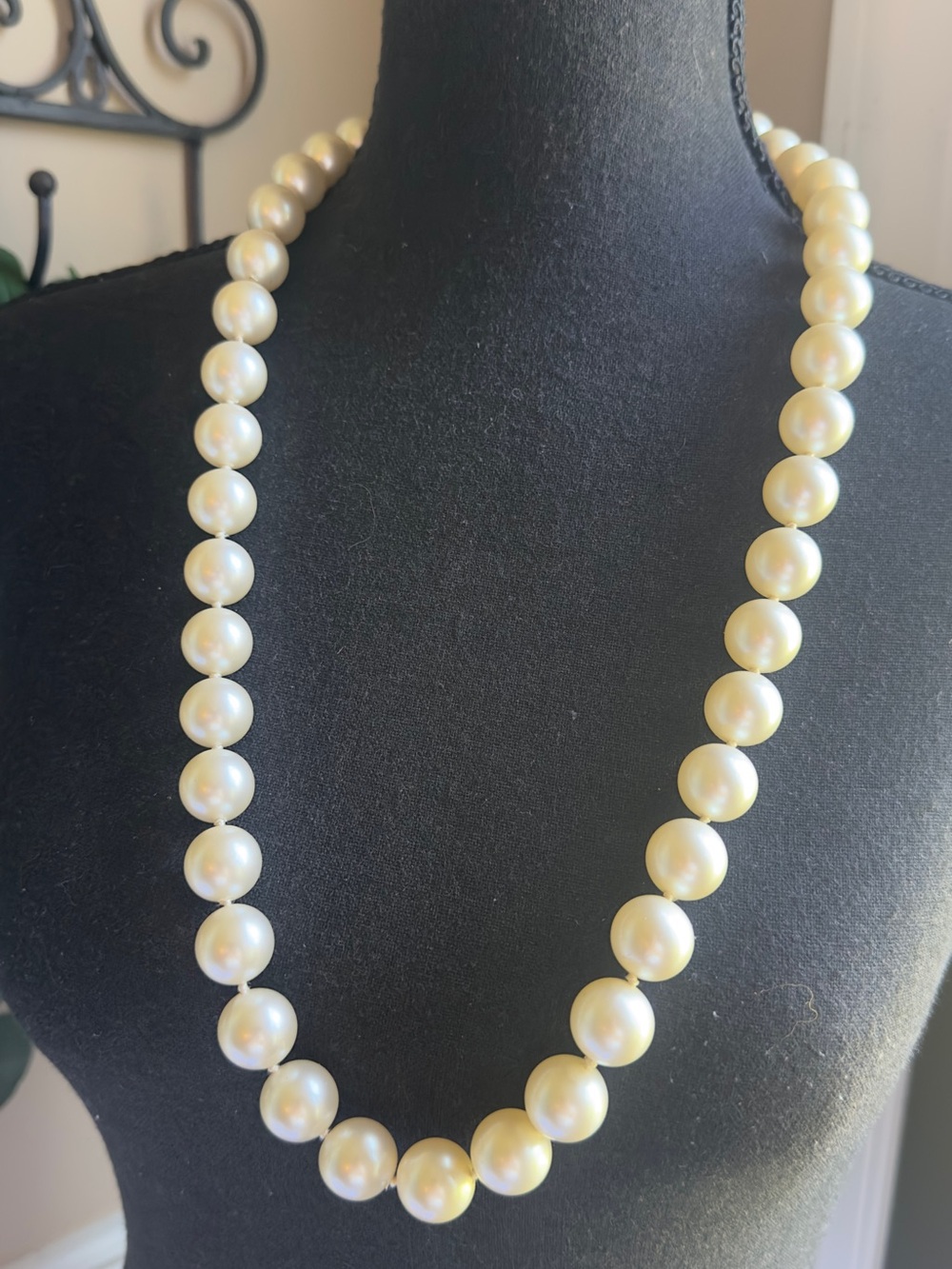 (K)Vintage Jumbo 12mm approx Faux Pearl Necklace Hand Knotted 30" Hidden Clasp